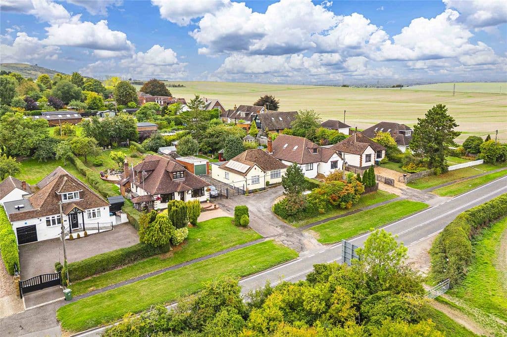 View property at Leighton Road, Edlesborough, Buckinghamshire LU6