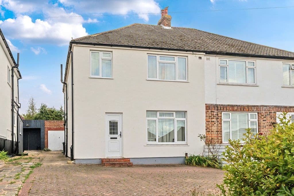 View property at The Crescent, West Wickham BR4