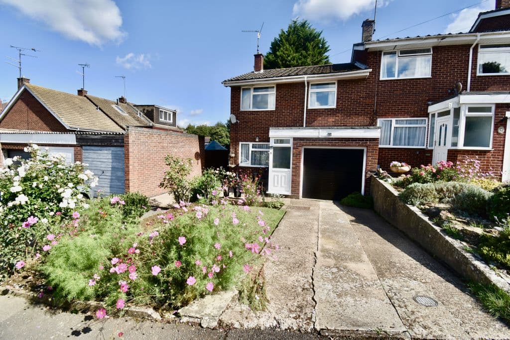 View property at The Rise, Northampton NN2