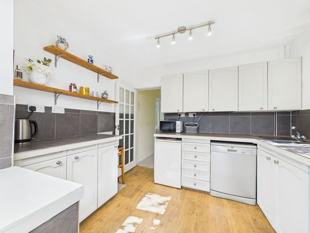 Ringley Road, Horsham RH12 - Image 2