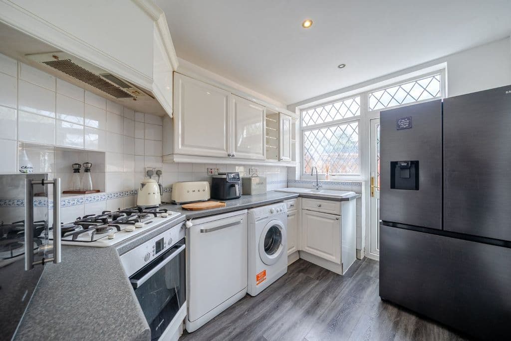 Monkleigh Road, Morden SM4 - Image 7