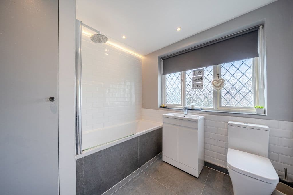 Monkleigh Road, Morden SM4 - Image 9