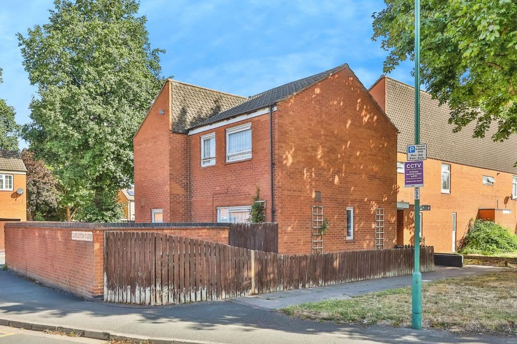 View property at Castleton Close, Nottingham NG2