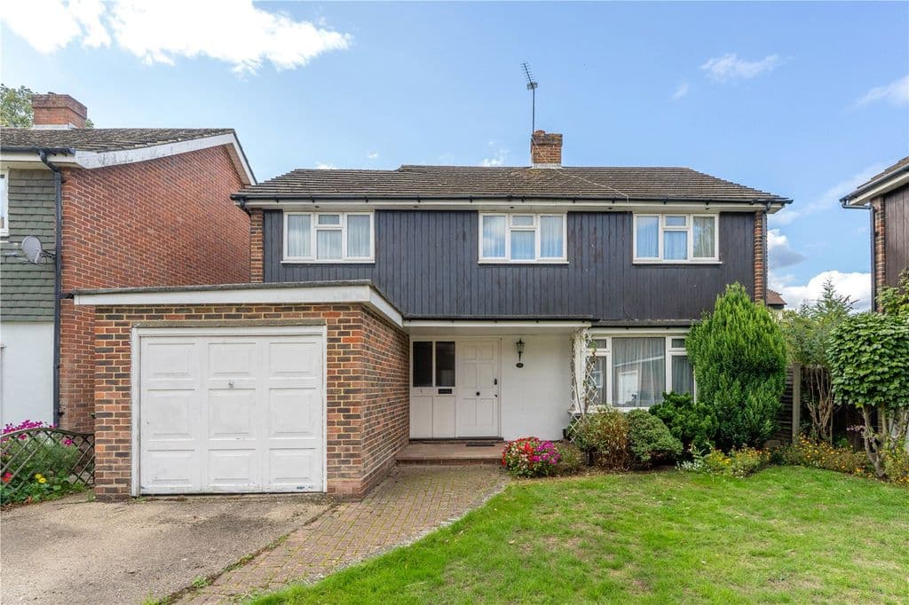 Bramwell Close, Lower Sunbury TW16 - Image 1