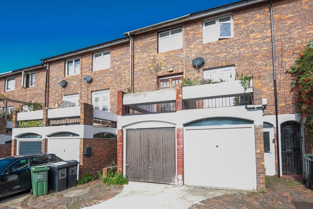 Bransdale Close, London NW6 - Image 1