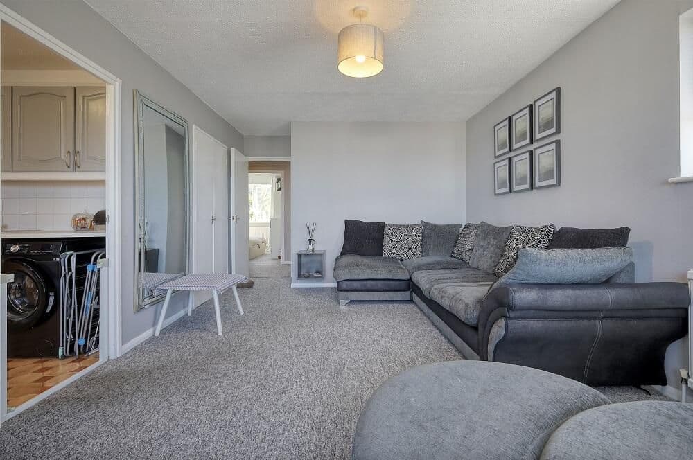 Raven Crescent, Billericay CM12 - Image 2