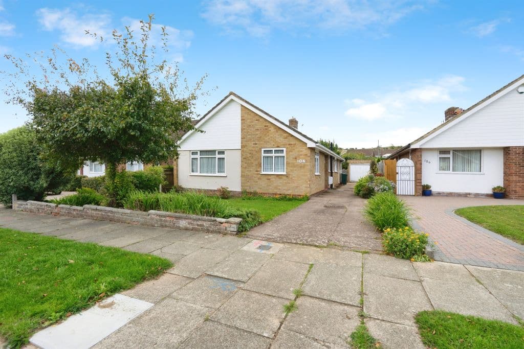 Hangleton Valley Drive, Hove BN3 - Image 1
