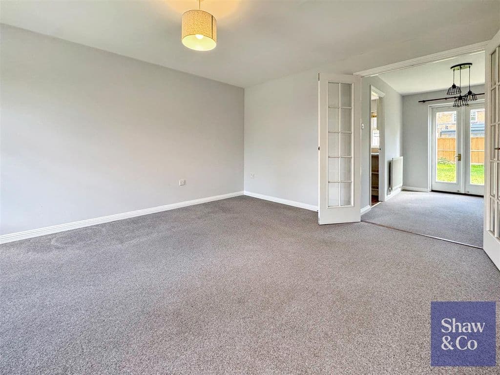 Avondale Gardens, Hounslow TW4 - Image 2