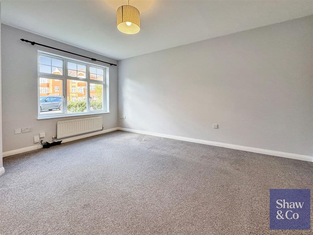 Avondale Gardens, Hounslow TW4 - Image 3