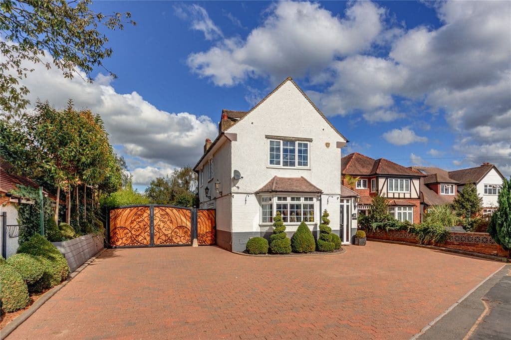 Bucknalls Lane, Watford, Hertfordshire WD25 - Image 1