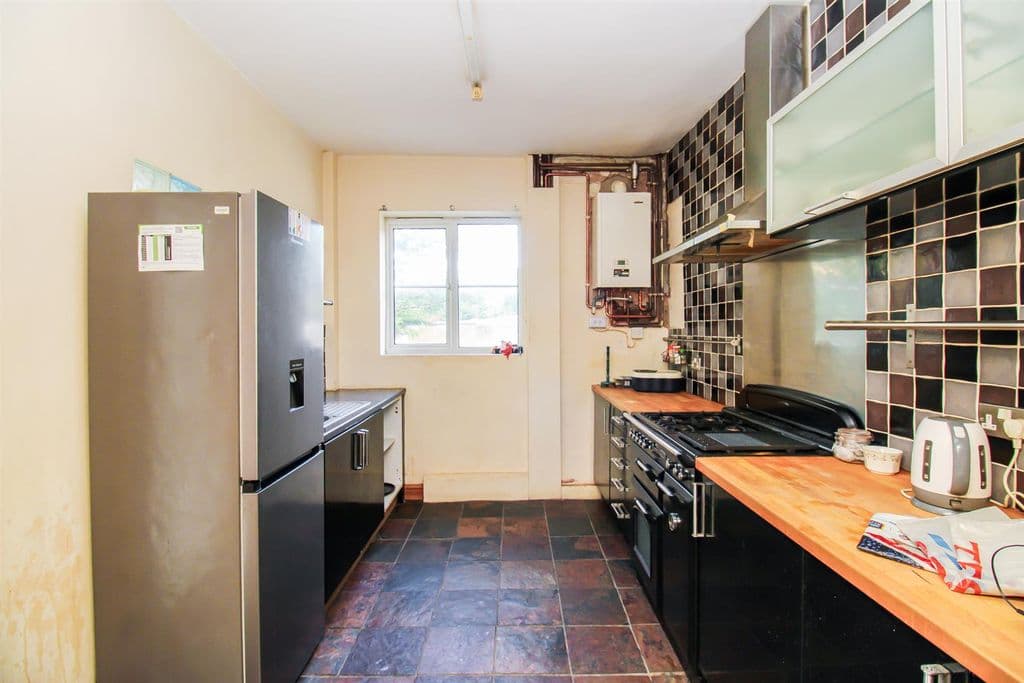 Hawthorne Terrace, Wakefield WF2 - Image 2