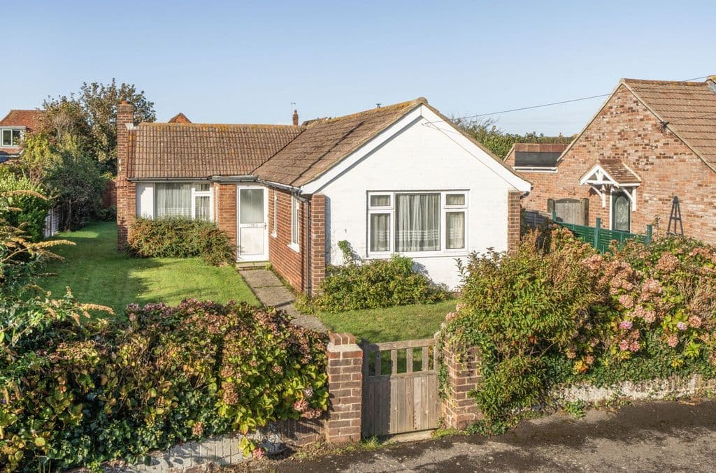 Solent Road, East Wittering PO20 - Image 1