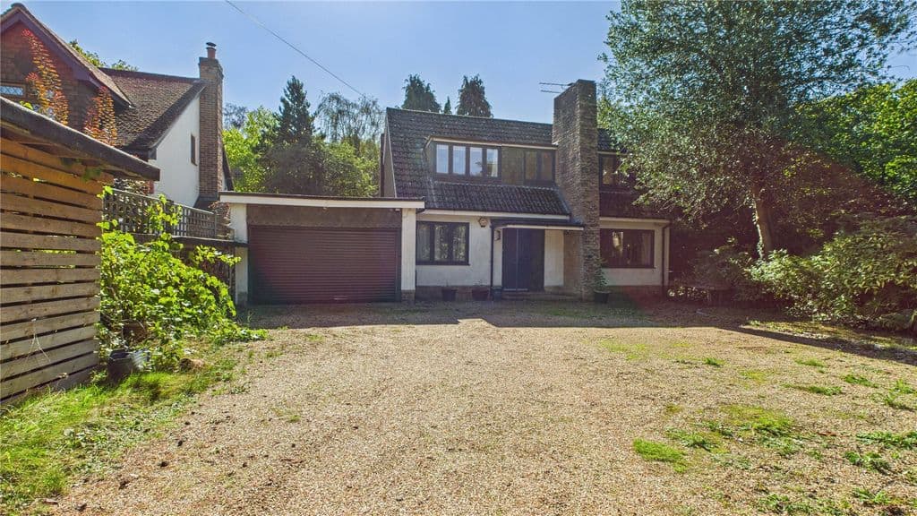 View property at Horsell, Surrey GU21