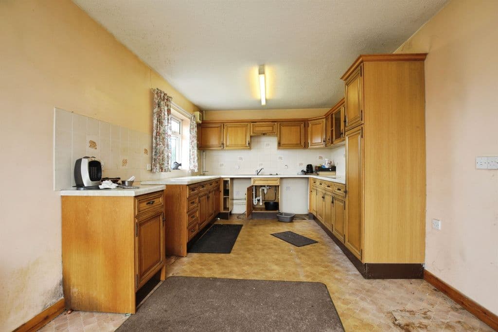 Crescent Road, Bulford, Salisbury SP4 - Image 3