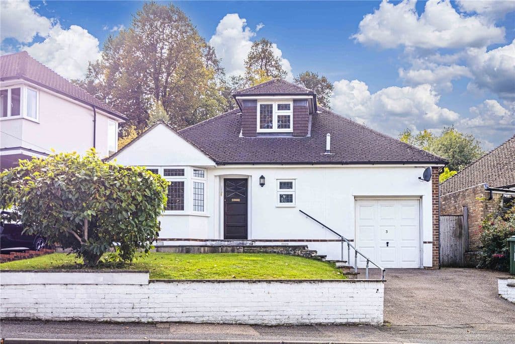 View property at Hillside Gardens, Berkhamsted, Hertfordshire HP4