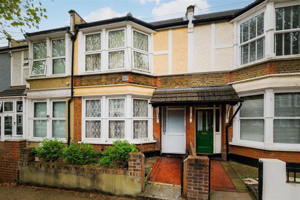 View property at Henniker Gardens, East Ham E6