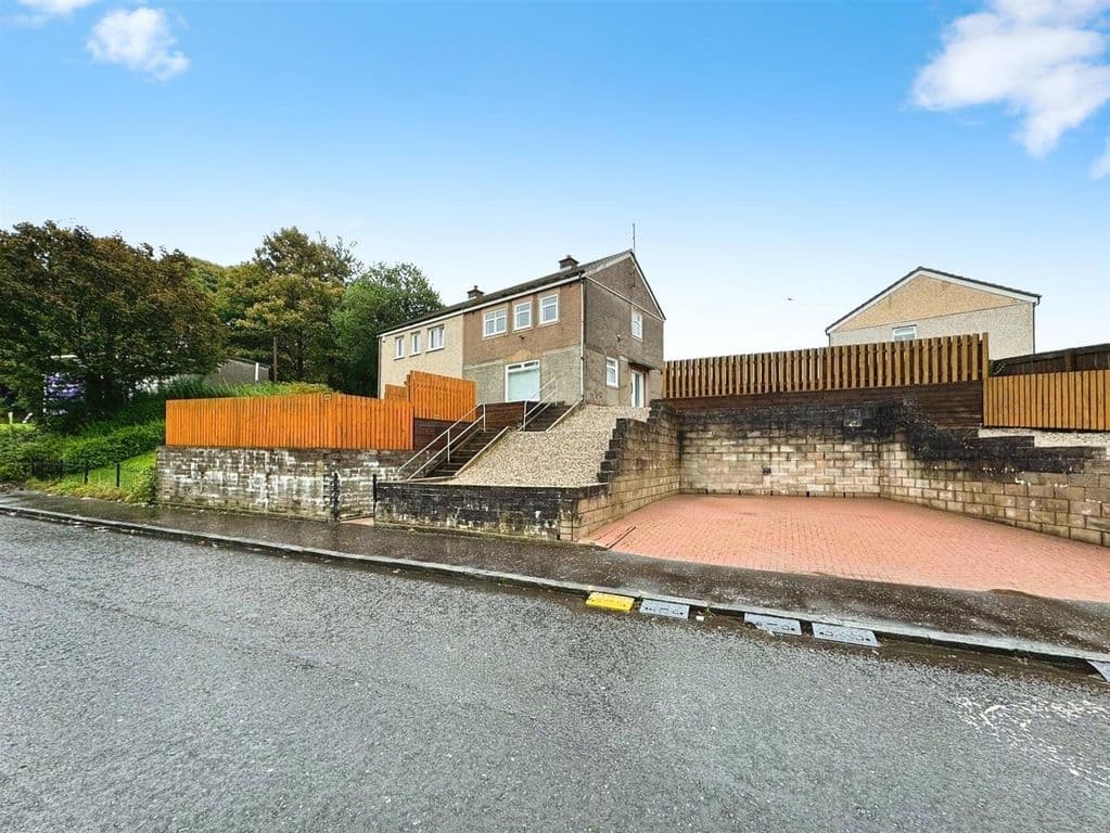 Perth Crescent, Clydebank G81 - Image 1