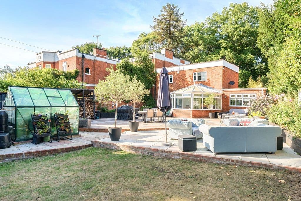 View property at St. Anns Hill Road, Chertsey KT16