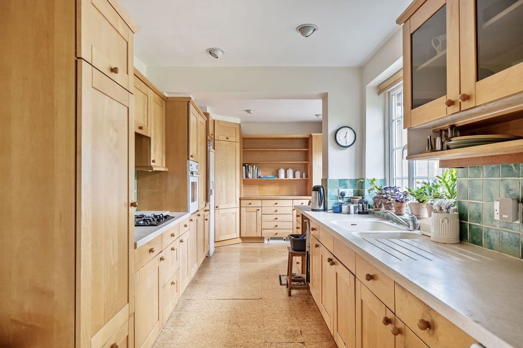 Hylands Close, Epsom KT18 - Image 2